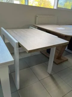 “Kors” expandable kitchen table