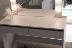 “Malta” vanity table with mirror and lights